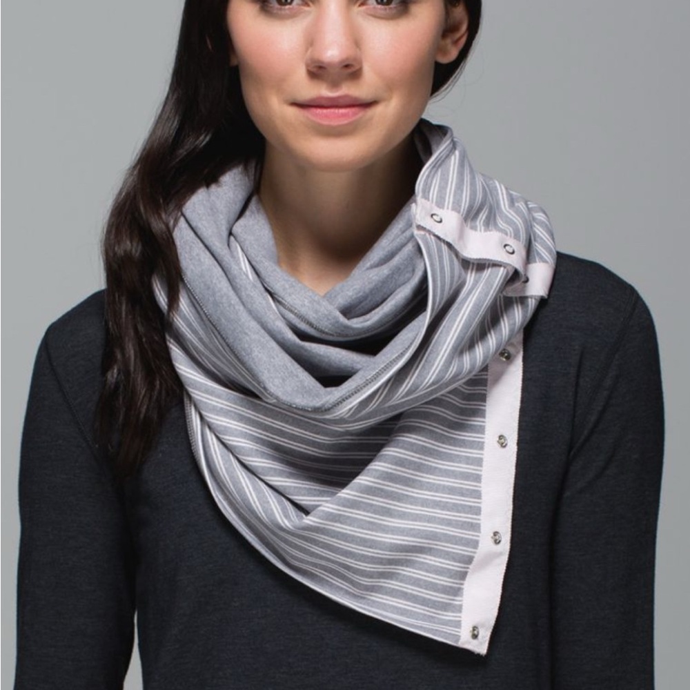 Lululemon Athletica Gray and White vinyasa Scarf